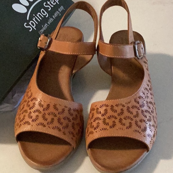 NWT Spring Step Sandals - Picture 2 of 8